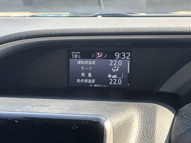 Toyota Voxy 12
