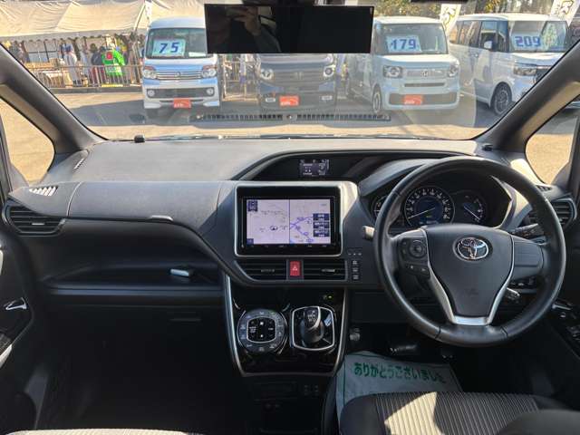 Toyota Voxy 4