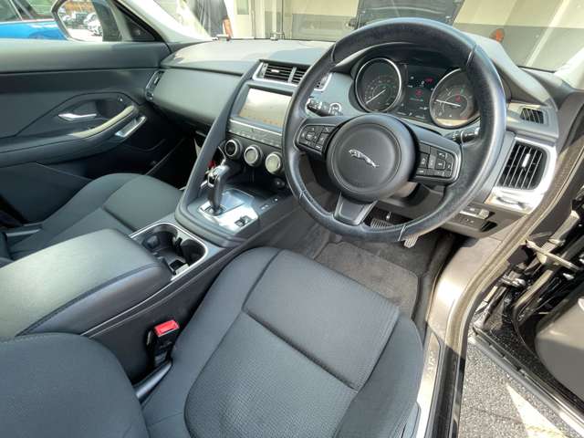 Jaguar E-Pace 8