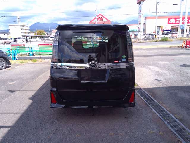 Toyota Voxy 12