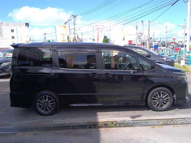 Toyota Voxy 10