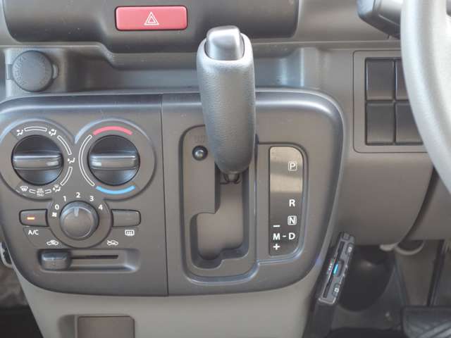 Nissan NV100 Clipper 11