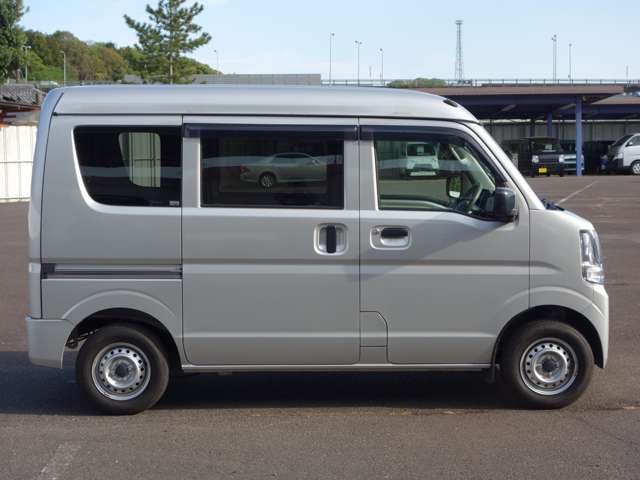 Nissan NV100 Clipper 4
