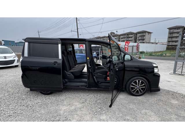 Toyota Voxy 11