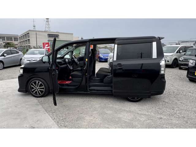 Toyota Voxy 9