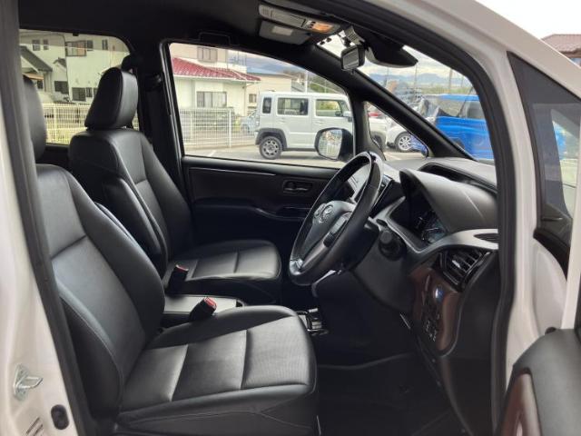Toyota Esquire 2