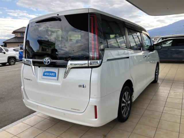 Toyota Esquire 5