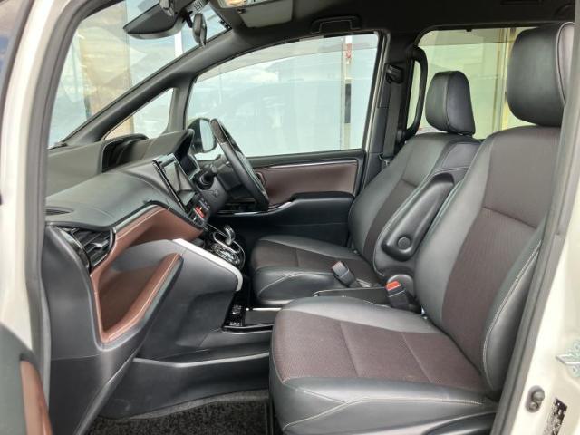Toyota Esquire 7