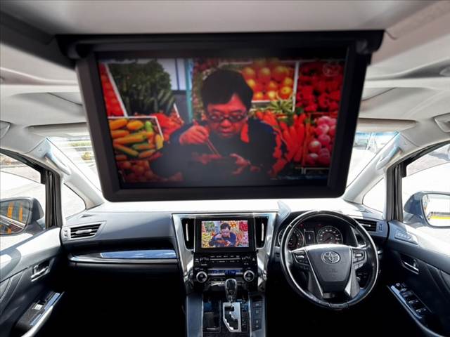 Toyota Vellfire 2
