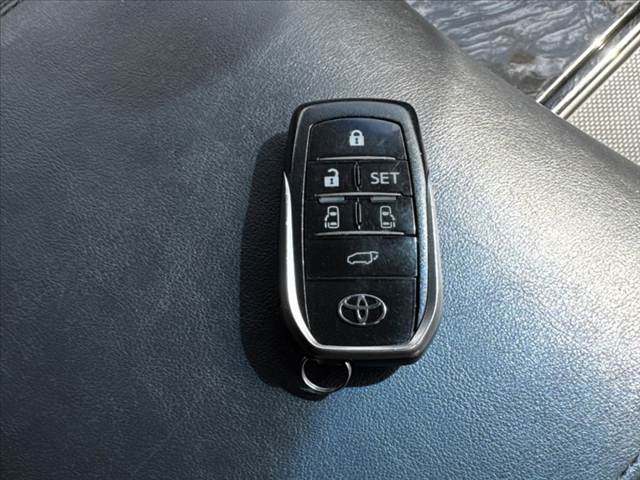 Toyota Vellfire 7