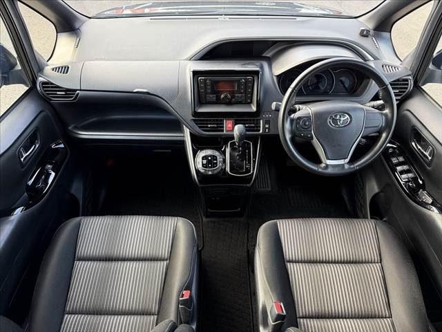 Toyota Voxy 2