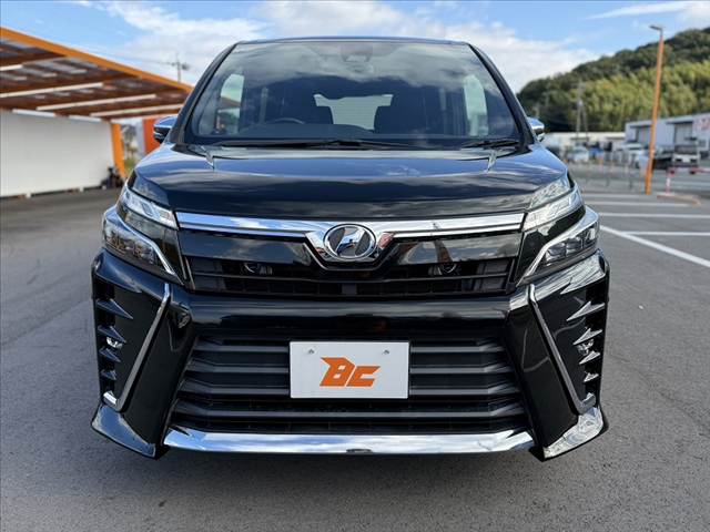 Toyota Voxy 9