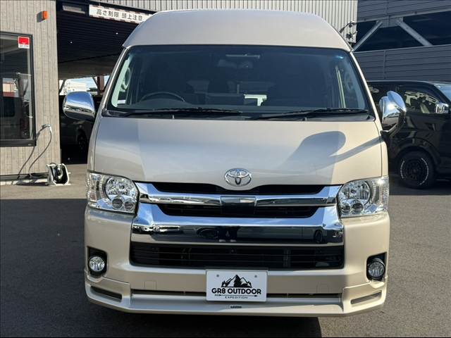 Toyota Hiace 2