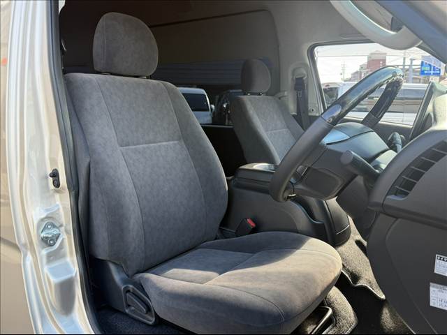 Toyota Hiace 9