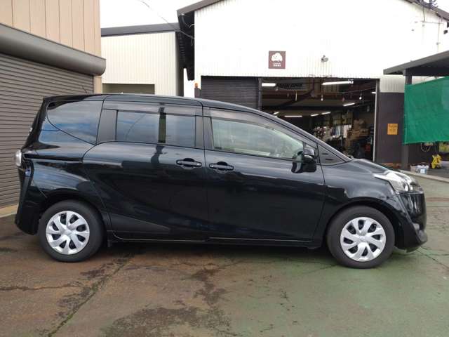 Toyota Sienta 5