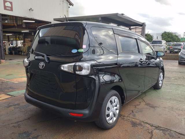 Toyota Sienta 6