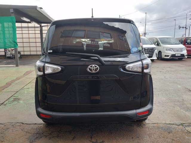 Toyota Sienta 7