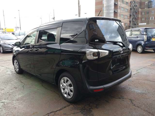 Toyota Sienta 8