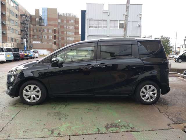 Toyota Sienta 9