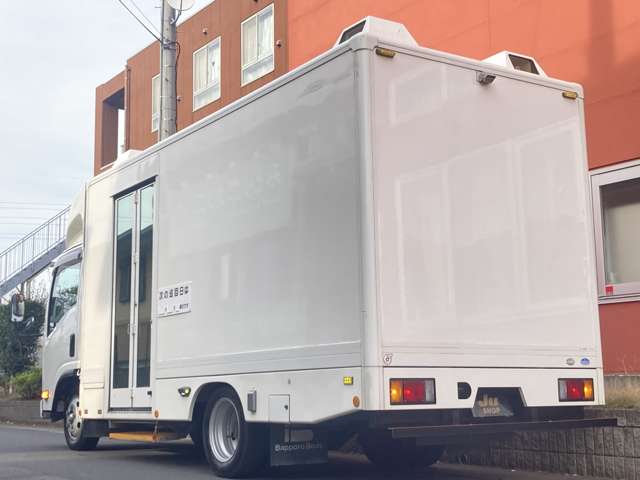 Isuzu Elf 2