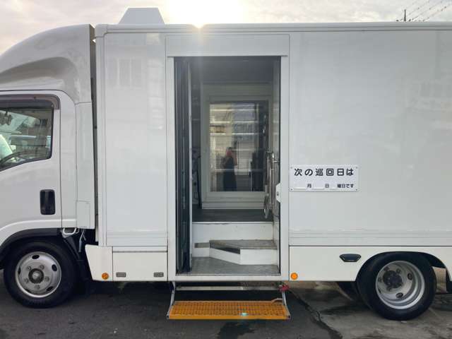 Isuzu Elf 3