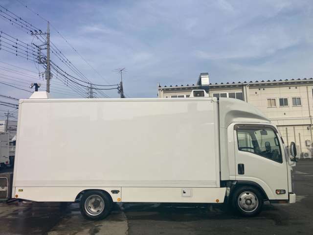 Isuzu Elf 8