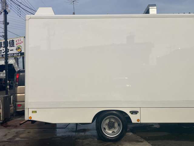 Isuzu Elf 10