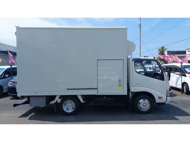 Hino Dutro 7