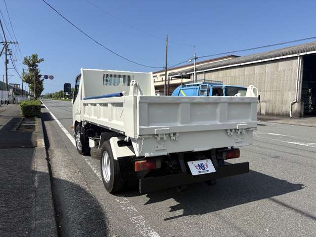 Hino Dutro 4