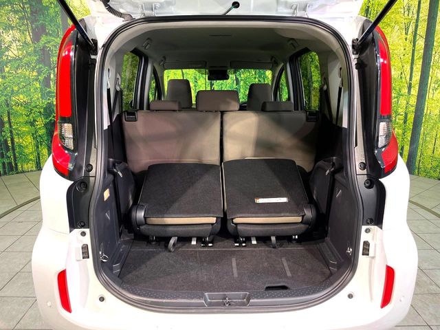 Toyota Sienta 11