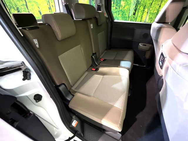 Toyota Sienta 9