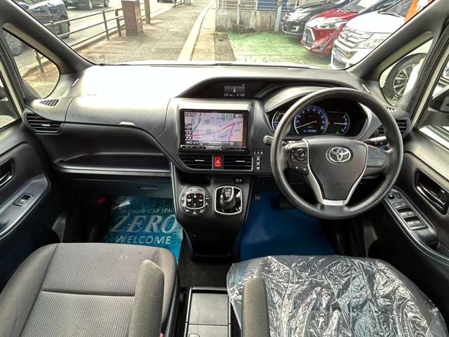 Toyota Voxy 3