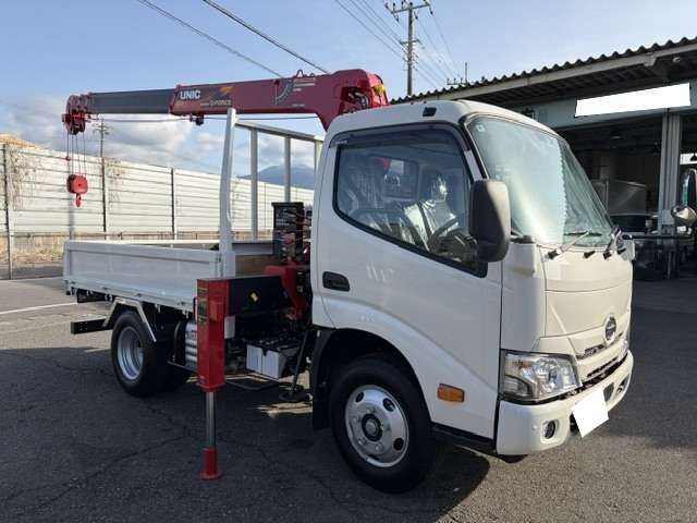 Hino Dutro 3