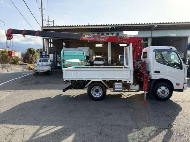 Hino Dutro 9