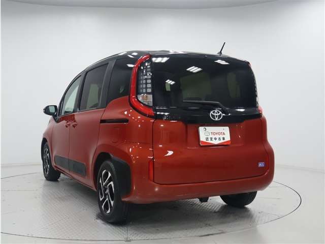 Toyota Sienta 2