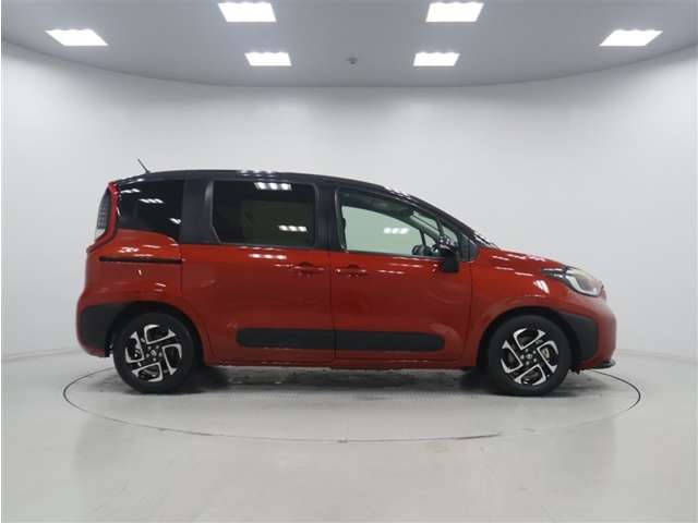 Toyota Sienta 5