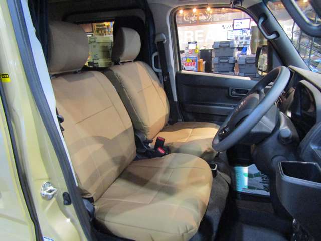 Daihatsu Hijet Cargo 12