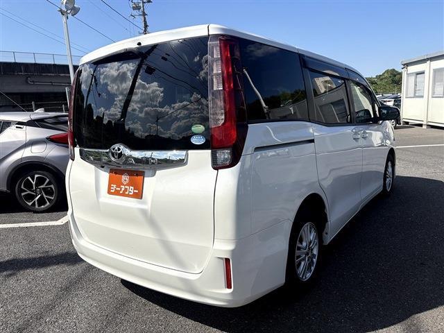 Toyota Noah 11