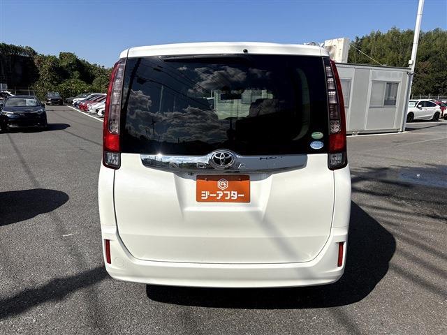 Toyota Noah 12