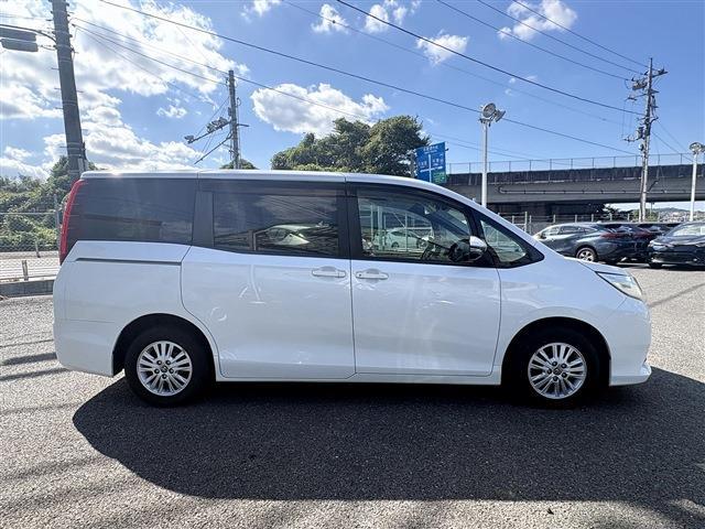 Toyota Noah 10