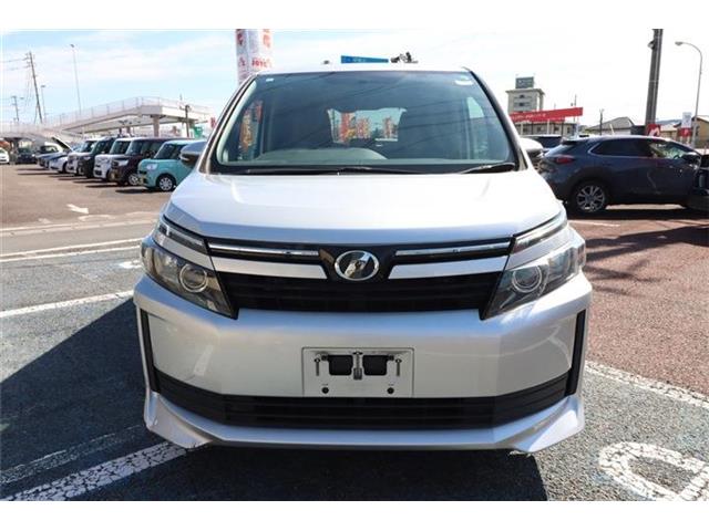 Toyota Voxy 2