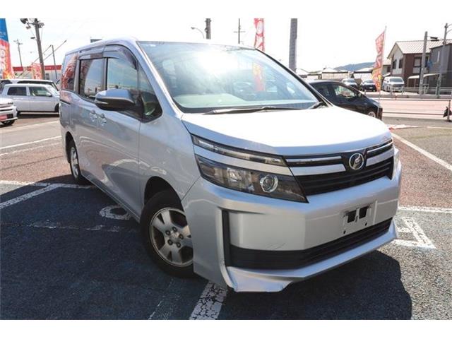 Toyota Voxy 3