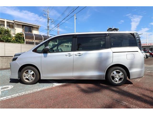 Toyota Voxy 5