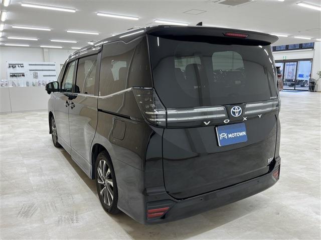 Toyota Voxy 11