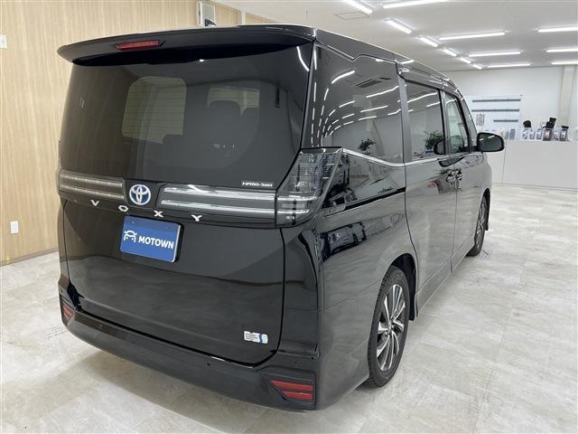 Toyota Voxy 12