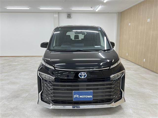 Toyota Voxy 2