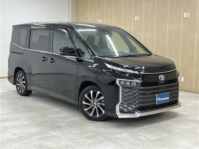 Toyota Voxy 3