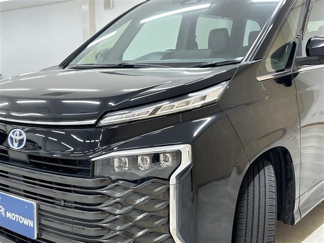 Toyota Voxy 8