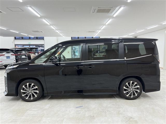 Toyota Voxy 9