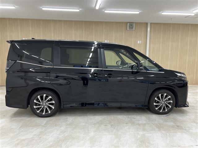 Toyota Voxy 10